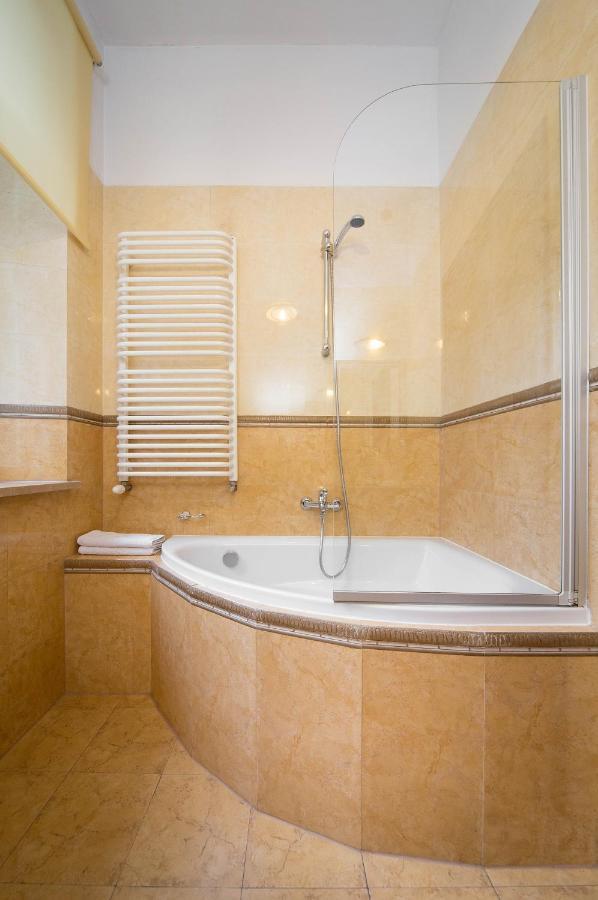 B12 - Comfort Apartemnts City Center Appartement Krakau Buitenkant foto